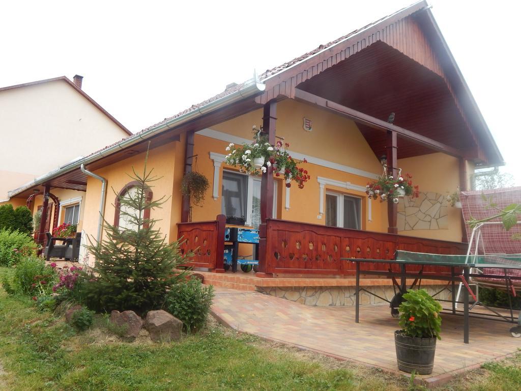 Andrea Vendeghaz Apartment Kehidakustány Екстериор снимка